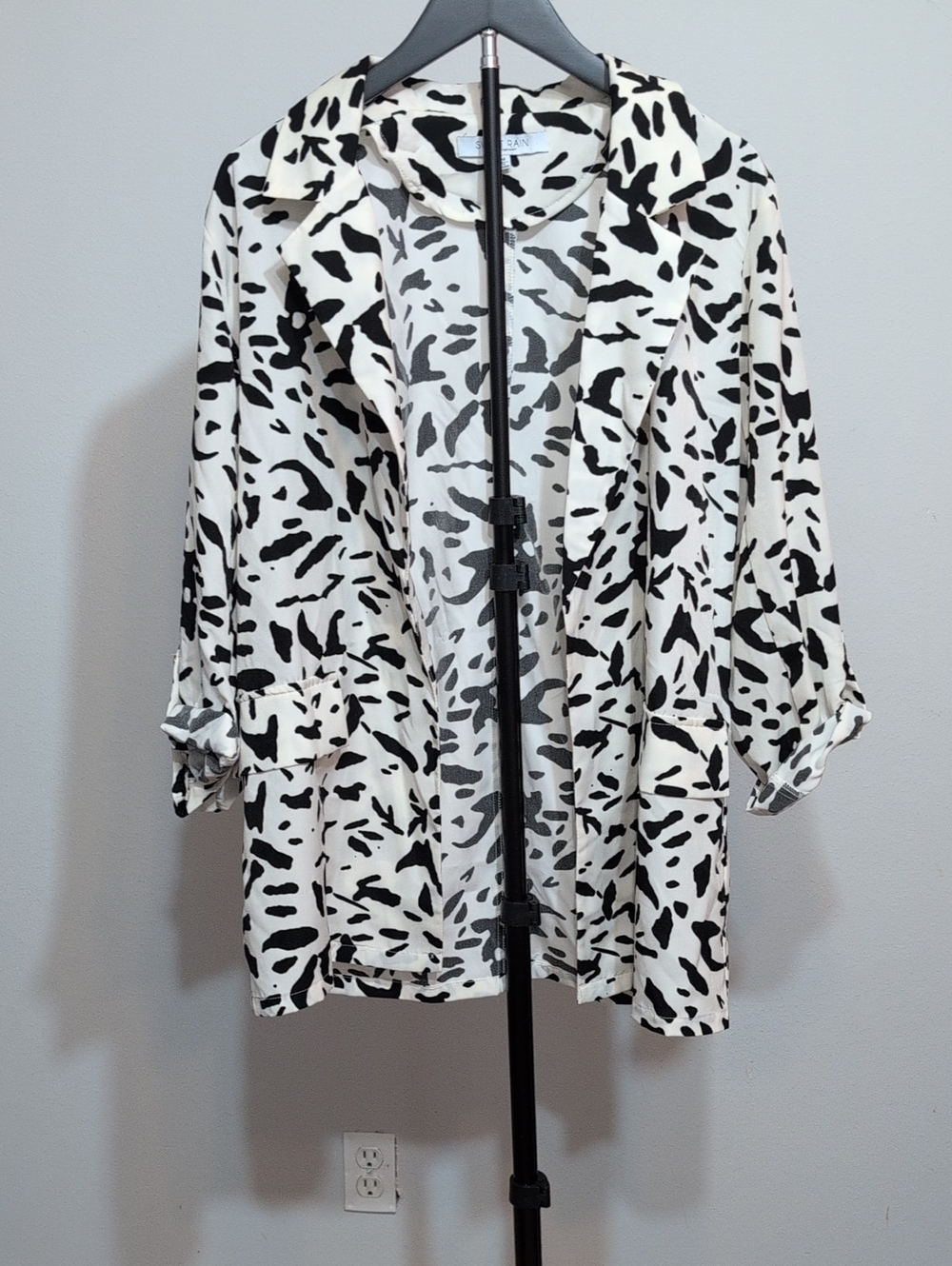 Sweet Rain Black and White Abstract Print Blazer